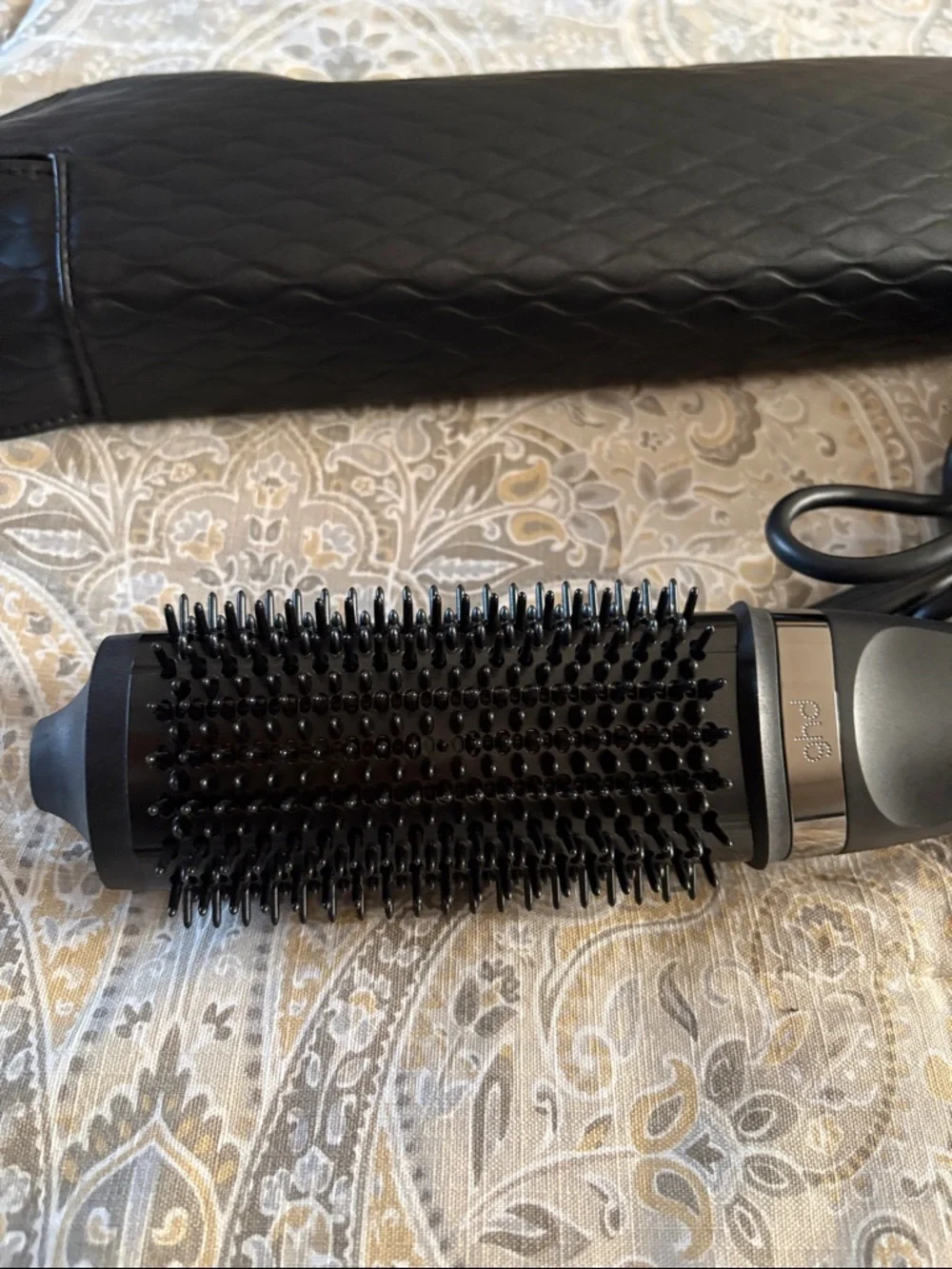 ghd Black Heated Round Styling Brush with Quilted Heat Pouch - Picture 2 of 8